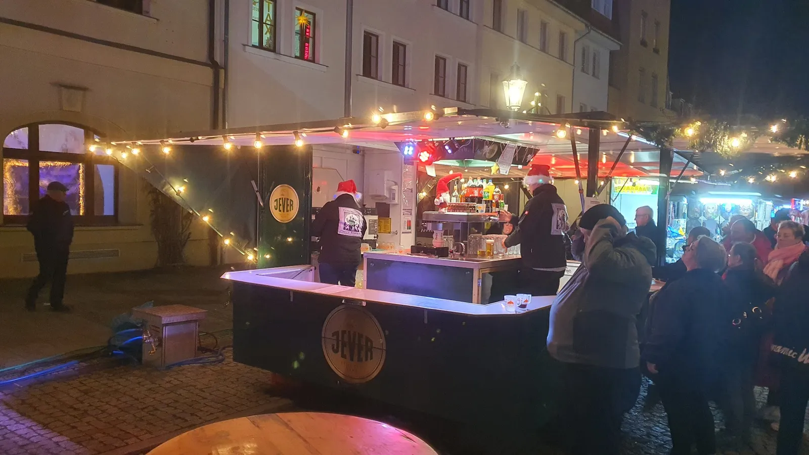 Der Bierwagen vom Eventservice Pierre Kosiura im Einsatz auf einem Markt
